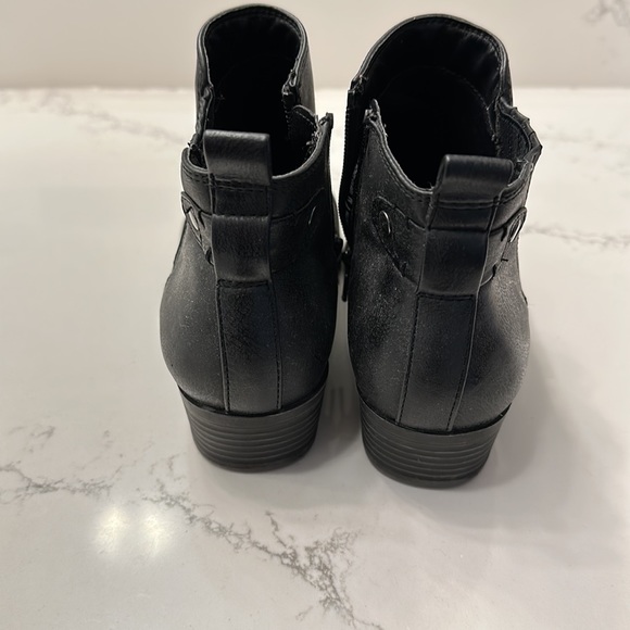 Kim Rogers Black Booties - Picture 3 of 4